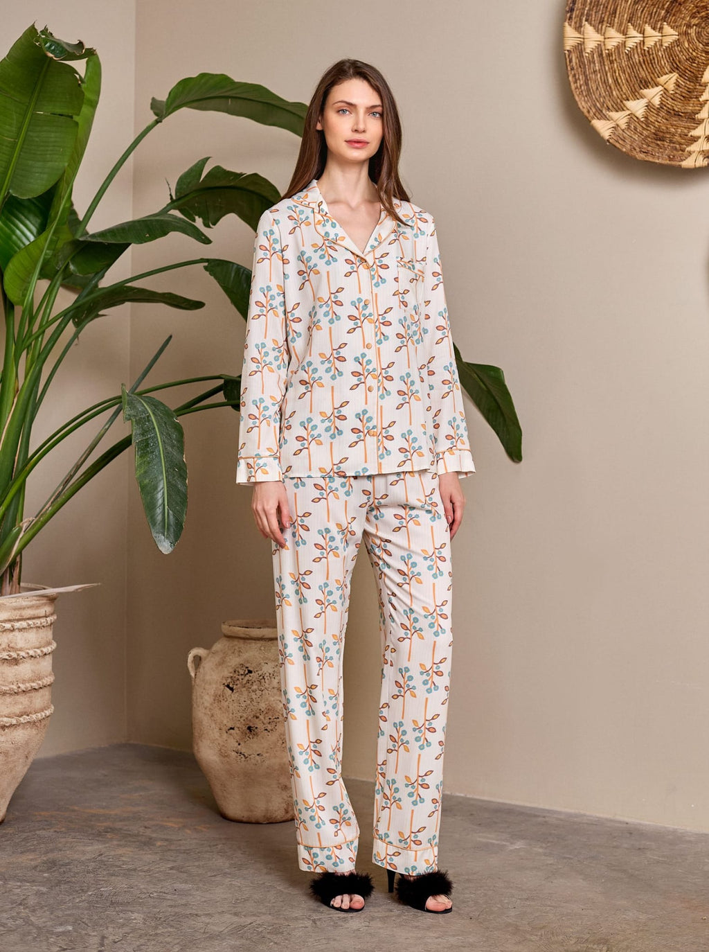 Yeni Sezon Kadın Ekru Desenli Önden Düğmeli Özel Tasarım Pijama Takımı 1122