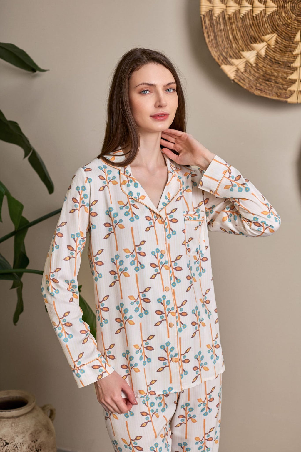 Yeni Sezon Kadın Ekru Desenli Önden Düğmeli Özel Tasarım Pijama Takımı 1122