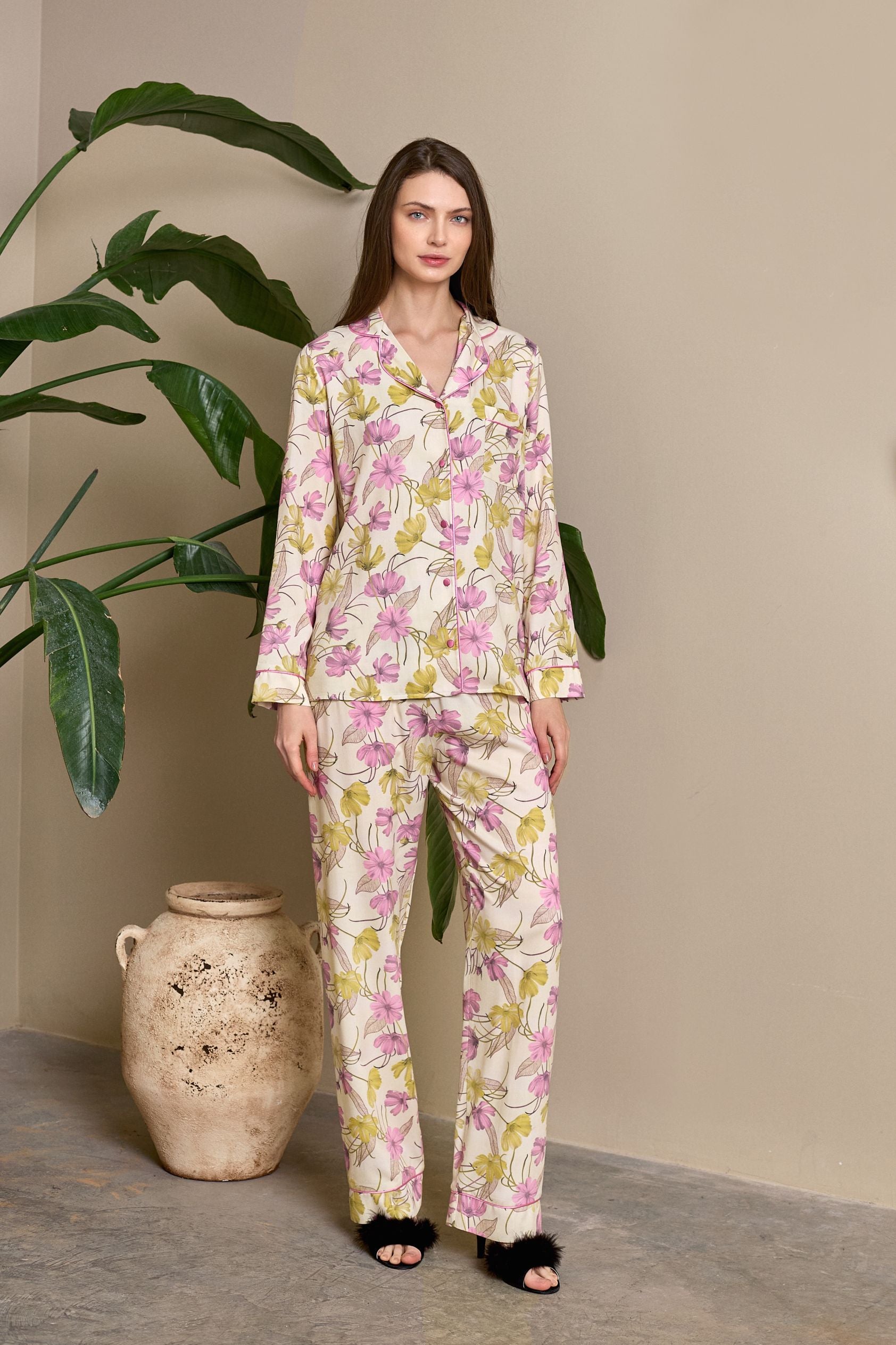 Yeni Sezon Kadın Desenli Uzun Kollu Önden Düğmeli Özel Tasarım Pijama Takımı 1133