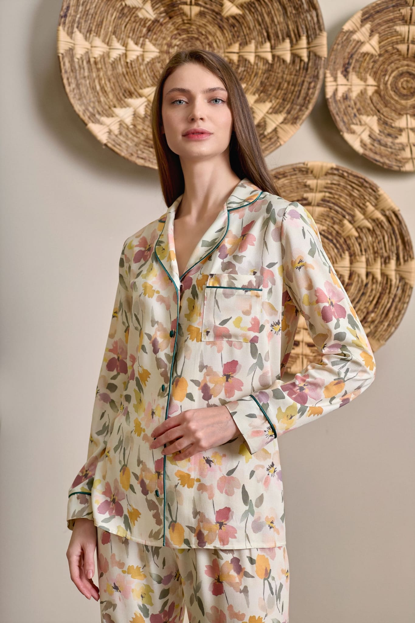 Yeni Sezon Kadın Ekru Desenli Önden Düğmeli Özel Tasarım Pijama Takımı 1134