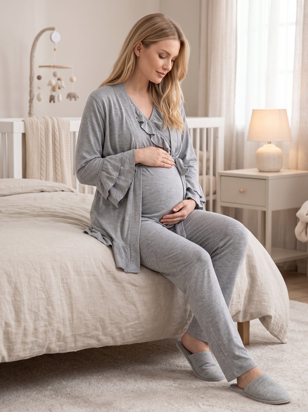 Yeni Sezon Gri Volanlı Kolay Emzirme Özellikli Tasarım Kısa Kollu Hamile Lohusa Sabahlıklı Pijama Takımı Seti M6403