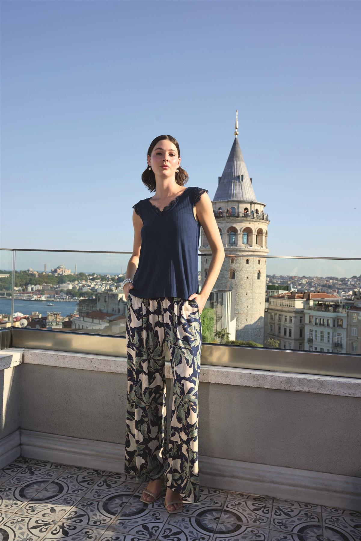 Kadın Lacivert Yaprak Desenli Dantel Detaylı 3 Parça Pijama Takımı - 24143