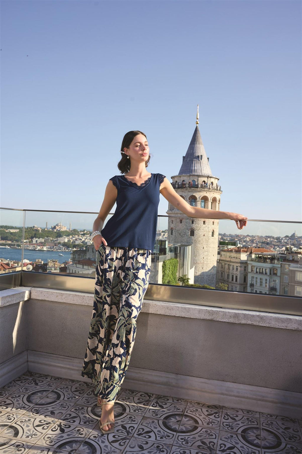 Kadın Lacivert Yaprak Desenli Dantel Detaylı 3 Parça Pijama Takımı - 24143