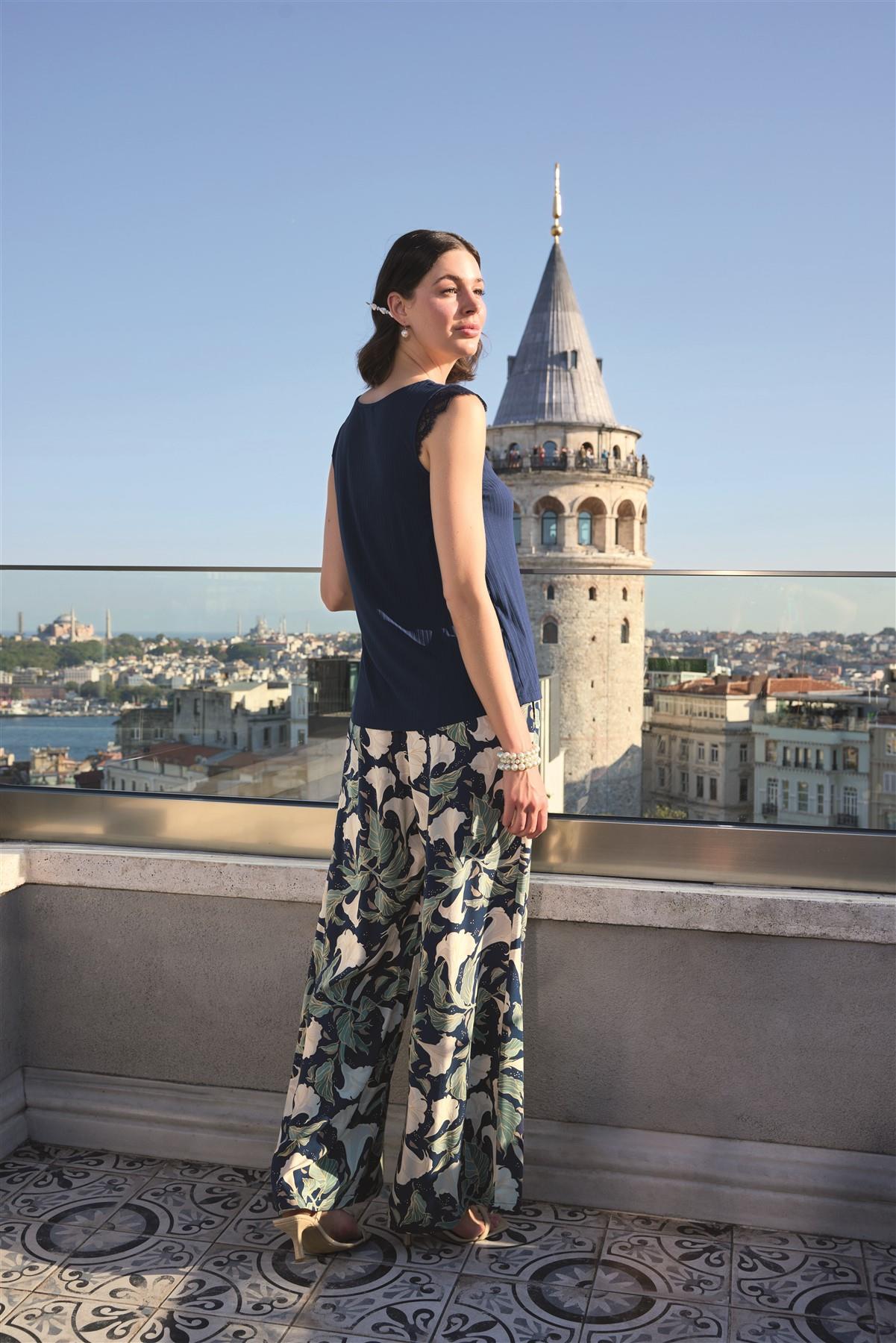 Kadın Lacivert Yaprak Desenli Dantel Detaylı 3 Parça Pijama Takımı - 24143