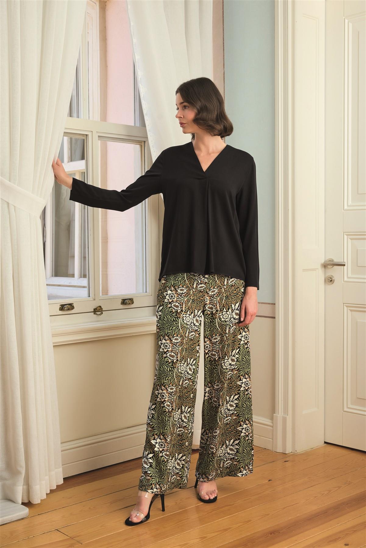Kadın Siyah Çiçek Desenli V Yaka Özel Tasarım Uzun Kollu Pijama Takımı - 24149