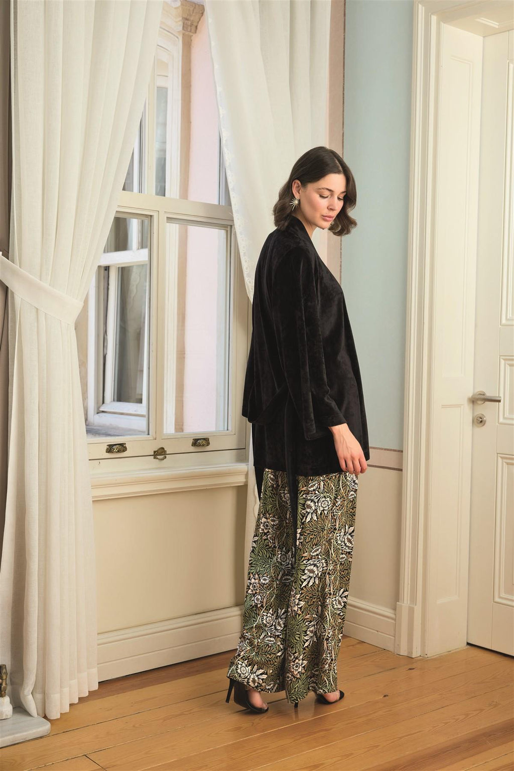 Kadın Siyah Yaprak Desenli Dantel Detaylı 3 Parça Pijama Takımı - 24148
