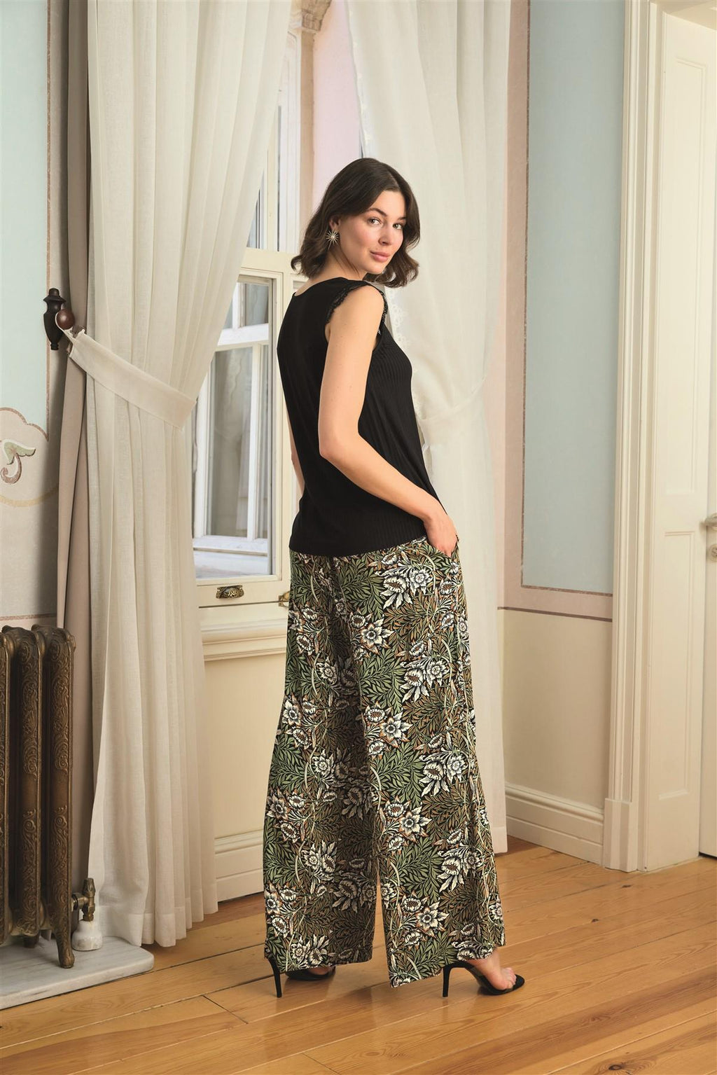 Kadın Siyah Yaprak Desenli Dantel Detaylı 3 Parça Pijama Takımı - 24148