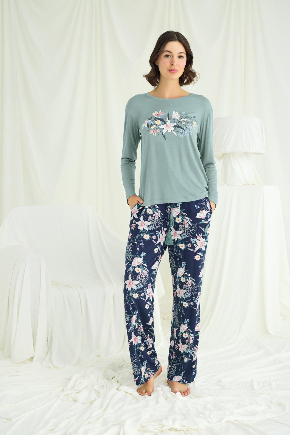 Kadın Yeşil Botanik Desenli Özel Tasarım Uzun Kollu Pijama Takımı - 24133