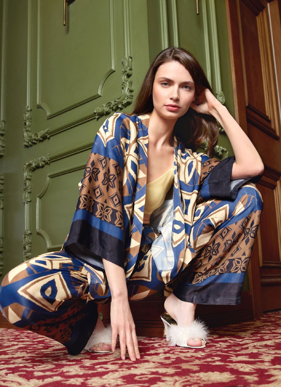 Yeni Sezon Kadın Saten Geometrik Desenli Özel Tasarım Bralet Sabahlık Pijama Takımı 4103