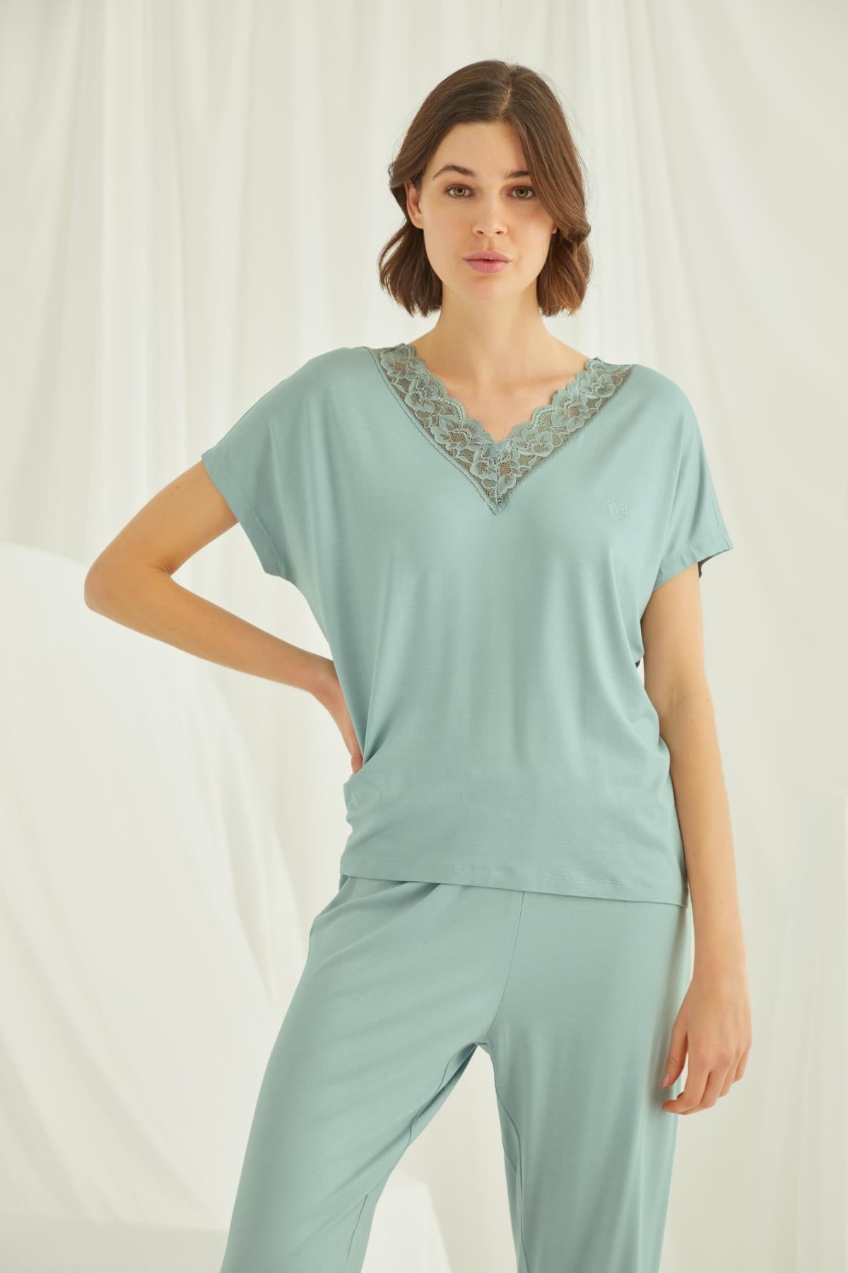 Yeni Sezon Kadın Açık Yeşil Dantel Detaylı Özel Tasarım Pijama Takımı - 18465