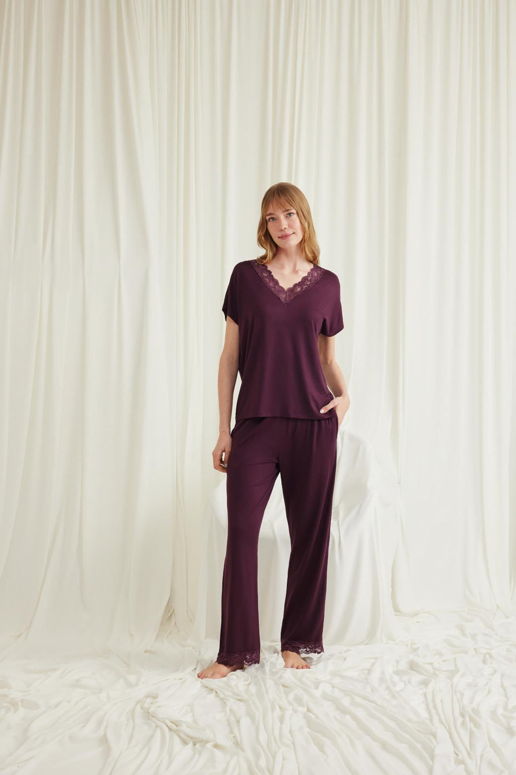 Yeni Sezon Kadın Bordo Dantel Detaylı Özel Tasarım Pijama Takımı - 18586