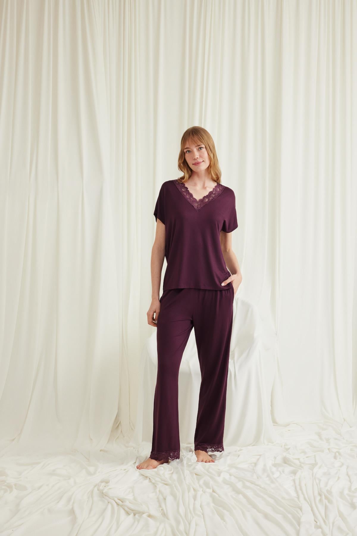 Yeni Sezon Kadın Bordo Dantel Detaylı Özel Tasarım Pijama Takımı - 18586