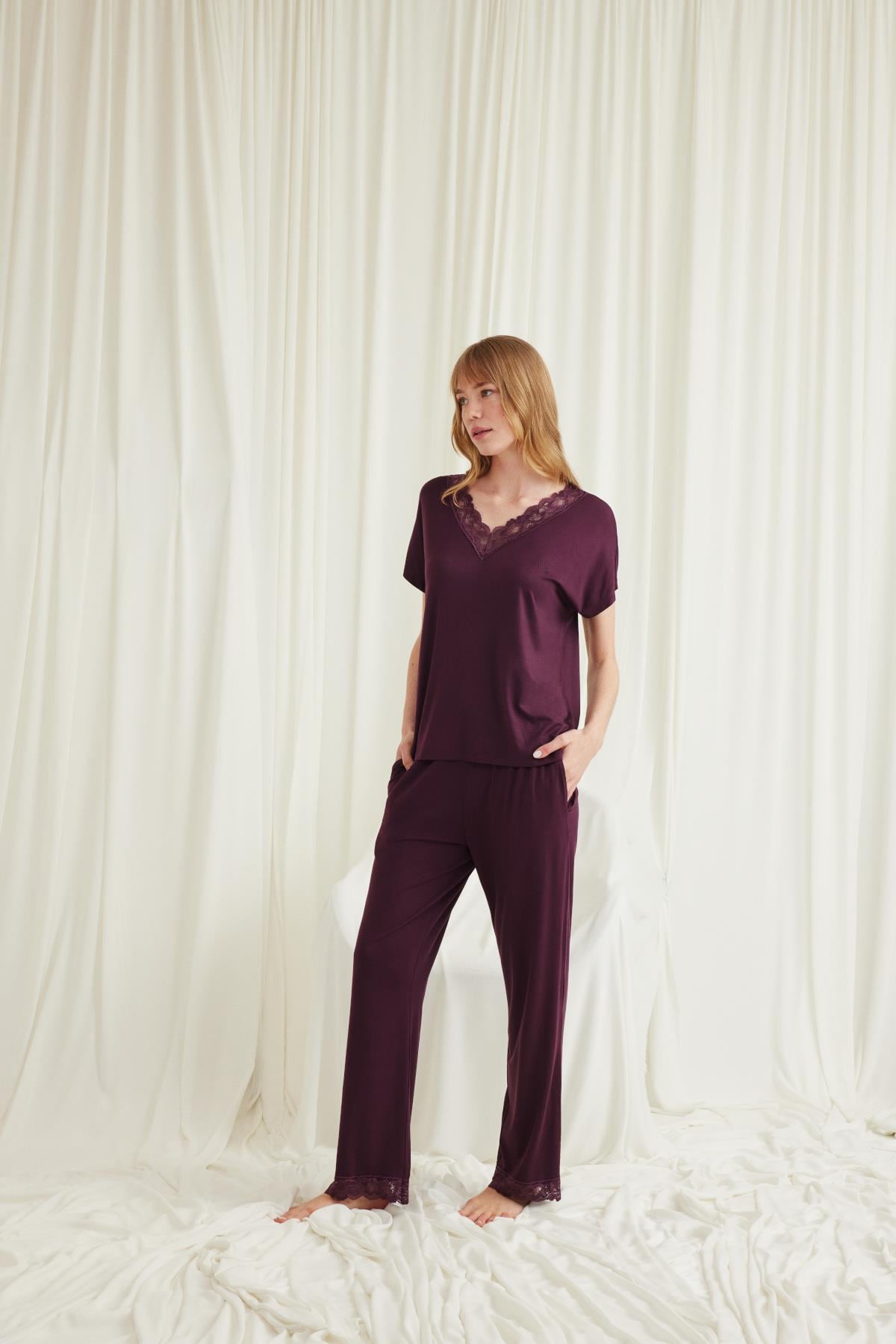 Yeni Sezon Kadın Bordo Dantel Detaylı Özel Tasarım Pijama Takımı - 18586