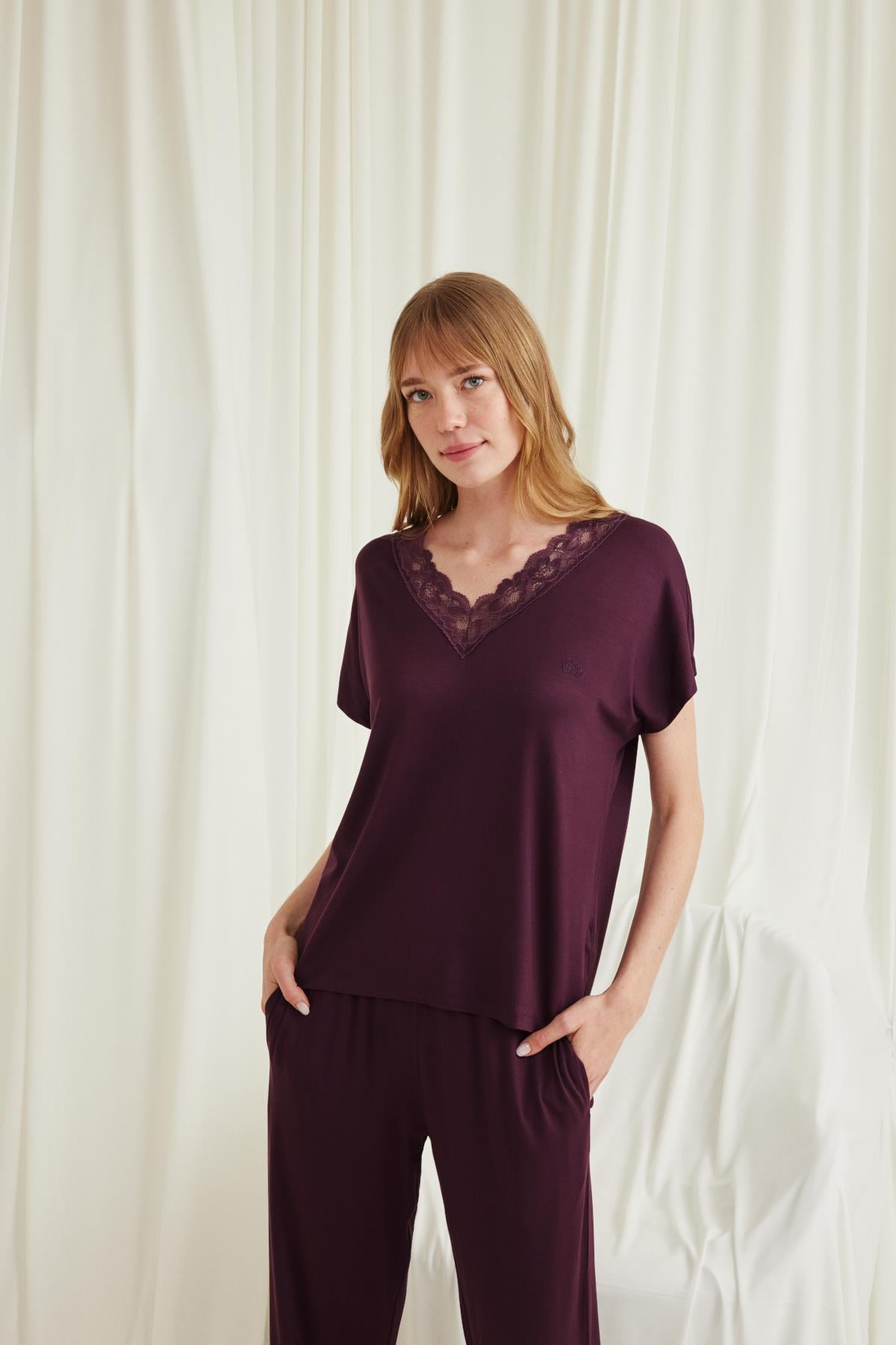 Yeni Sezon Kadın Bordo Dantel Detaylı Özel Tasarım Pijama Takımı - 18586