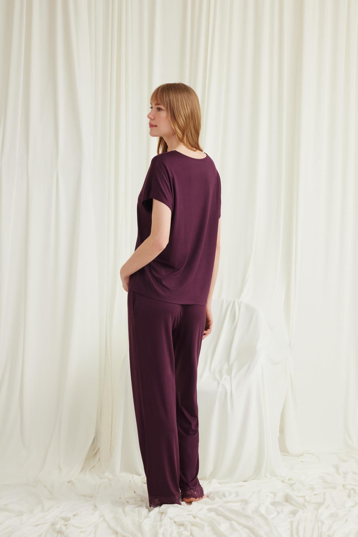 Yeni Sezon Kadın Bordo Dantel Detaylı Özel Tasarım Pijama Takımı - 18586