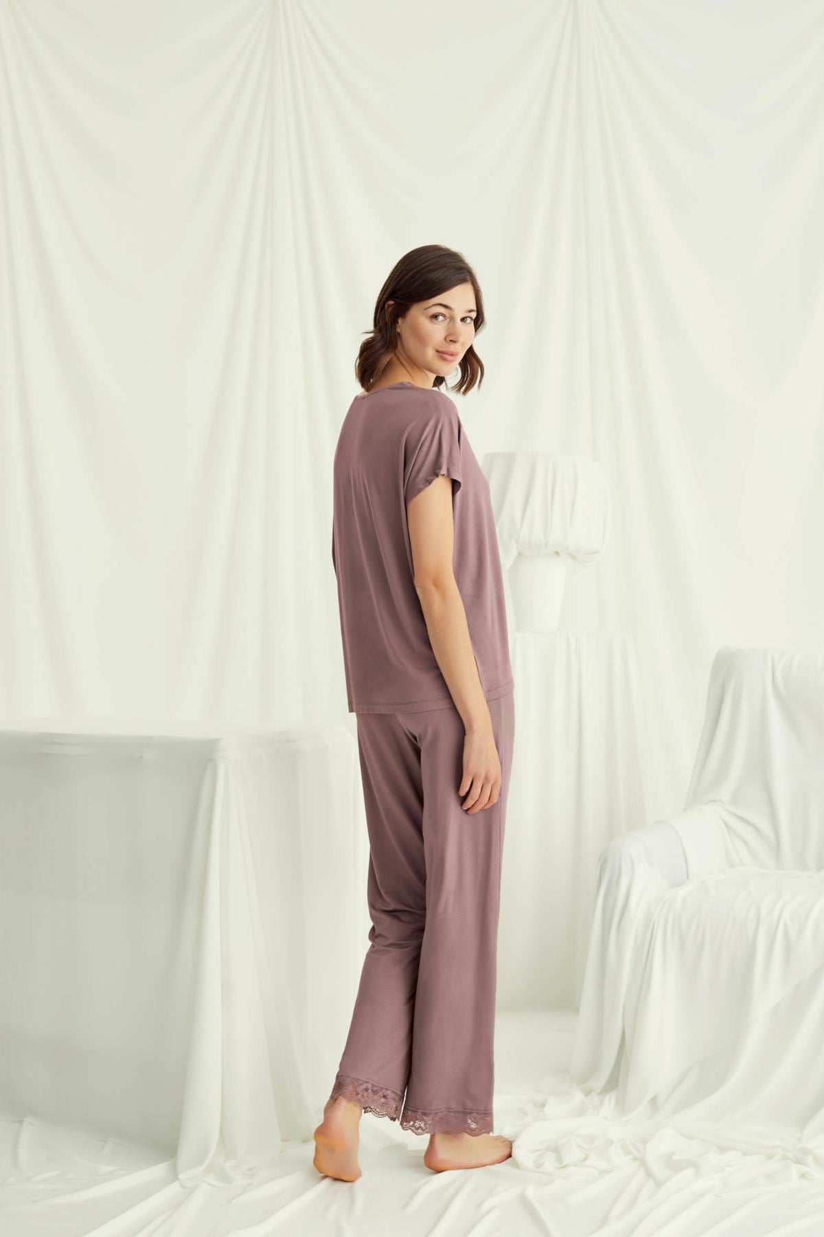 Yeni Sezon Kadın Kahve Dantel Detaylı Özel Tasarım Pijama Takımı - 18512