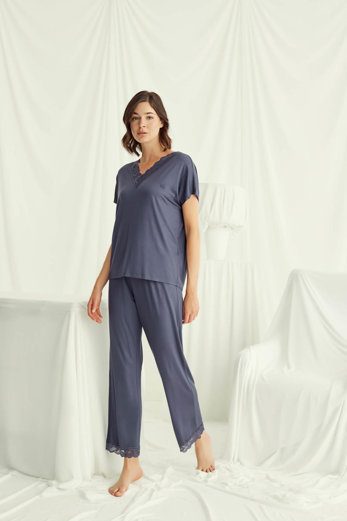 Yeni Sezon Kadın Lacivert Dantel Detaylı Özel Tasarım Pijama Takımı - 18484