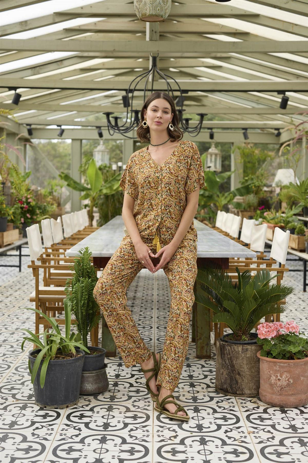 Yeni Sezon Kadın Sarı Çiçek ve Yaprak Desenli Önden Düğmeli Özel Tasarım Pijama Takımı - 24037