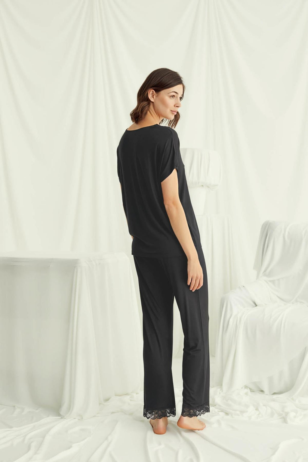 Yeni Sezon Kadın Siyah Dantel Detaylı Özel Tasarım Pijama Takımı - 18494