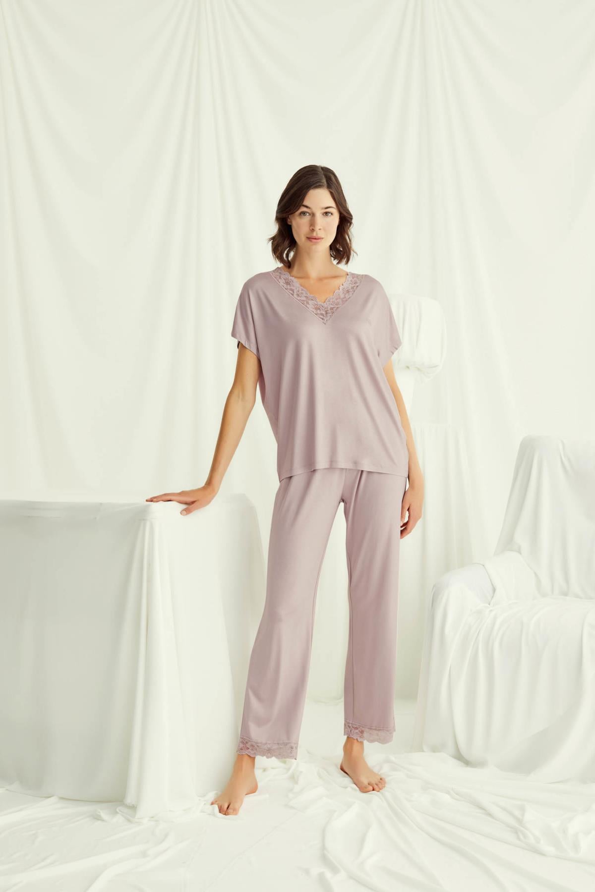 Yeni Sezon Kadın Vizon Dantel Detaylı Özel Tasarım Pijama Takımı - 18486