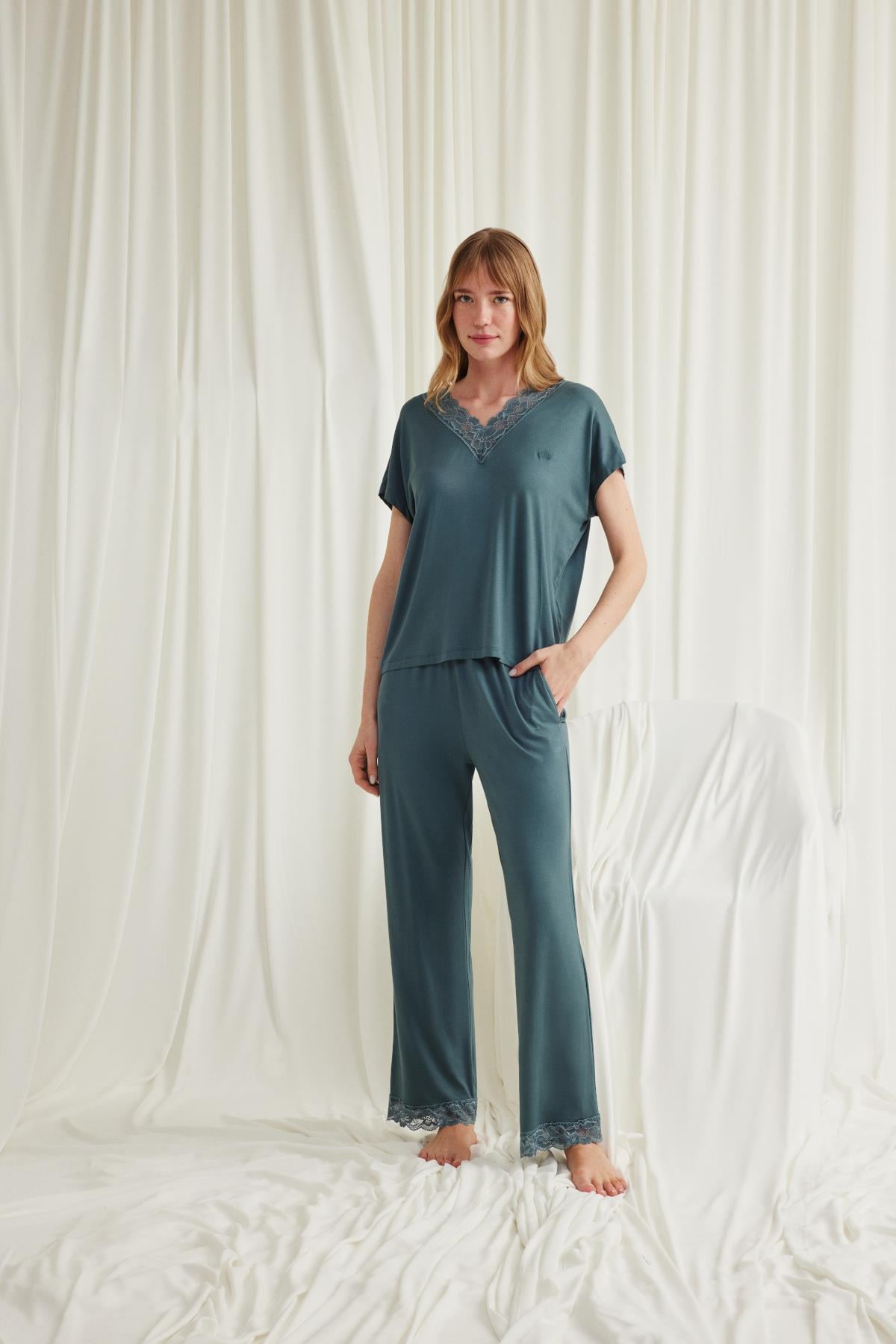 Yeni Sezon Kadın Yeşil Dantel Detaylı Özel Tasarım Pijama Takımı - 18541