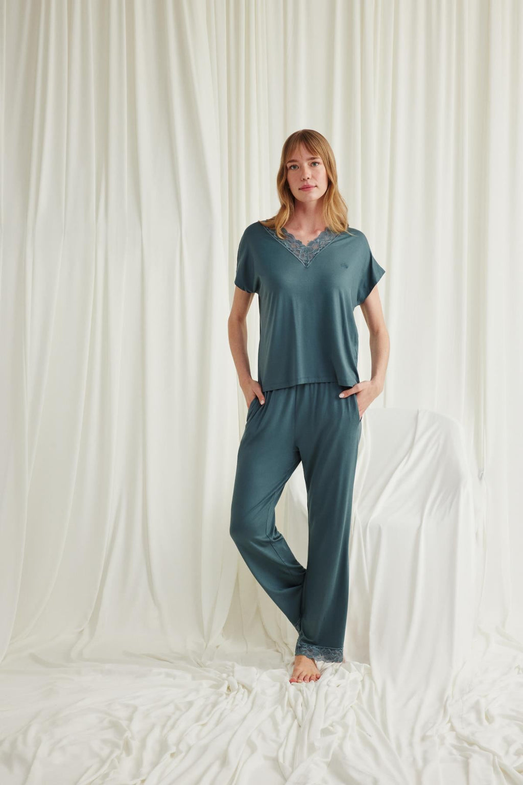 Yeni Sezon Kadın Yeşil Dantel Detaylı Özel Tasarım Pijama Takımı - 18541