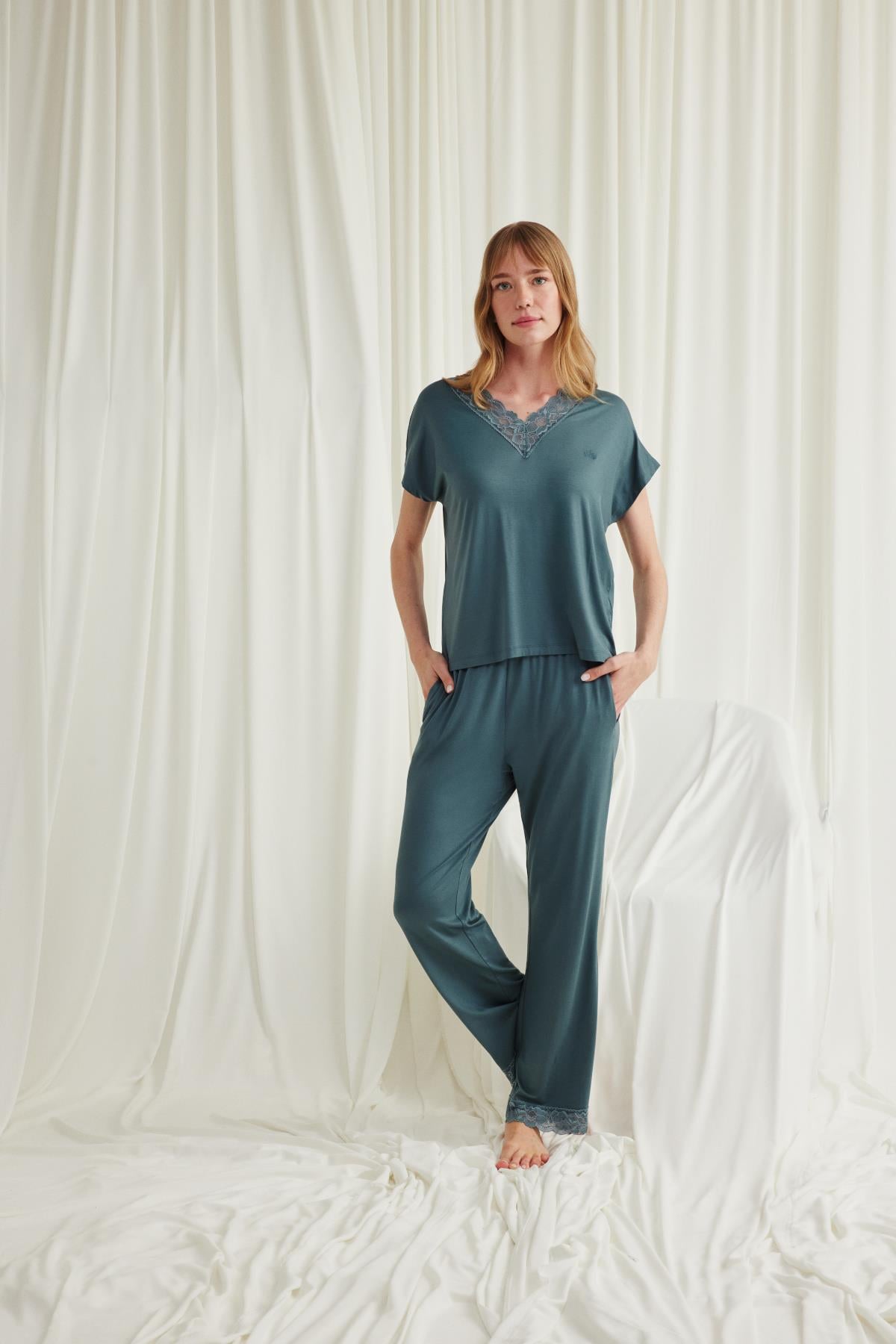 Yeni Sezon Kadın Yeşil Dantel Detaylı Özel Tasarım Pijama Takımı - 18541