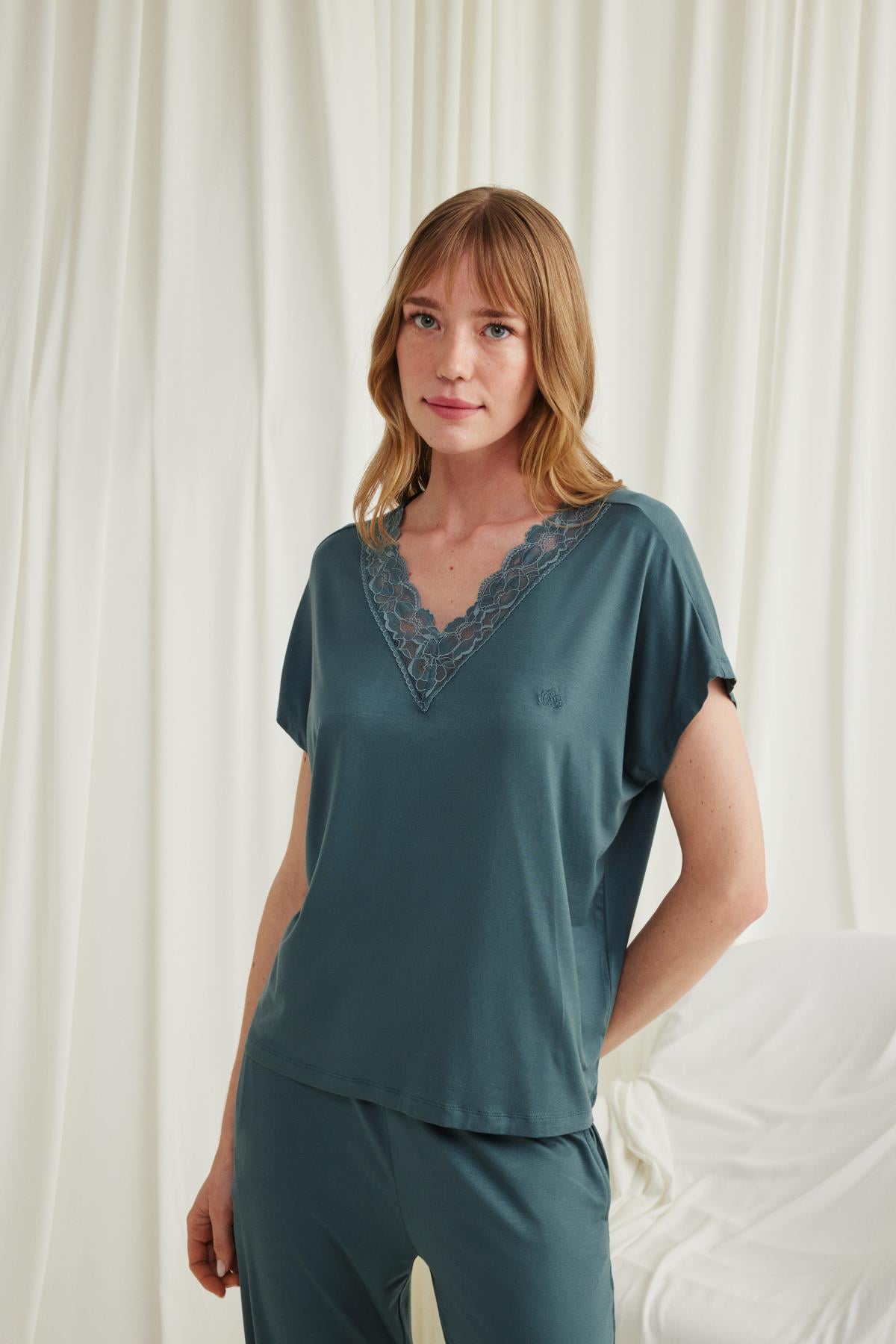 Yeni Sezon Kadın Yeşil Dantel Detaylı Özel Tasarım Pijama Takımı - 18541