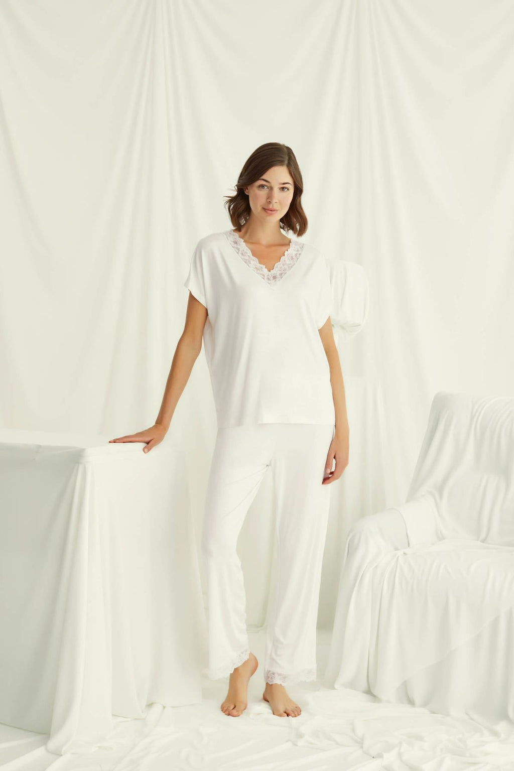 Yeni Sezon Kadın Ekru Dantel Detaylı Özel Tasarım Pijama Takımı - 18513