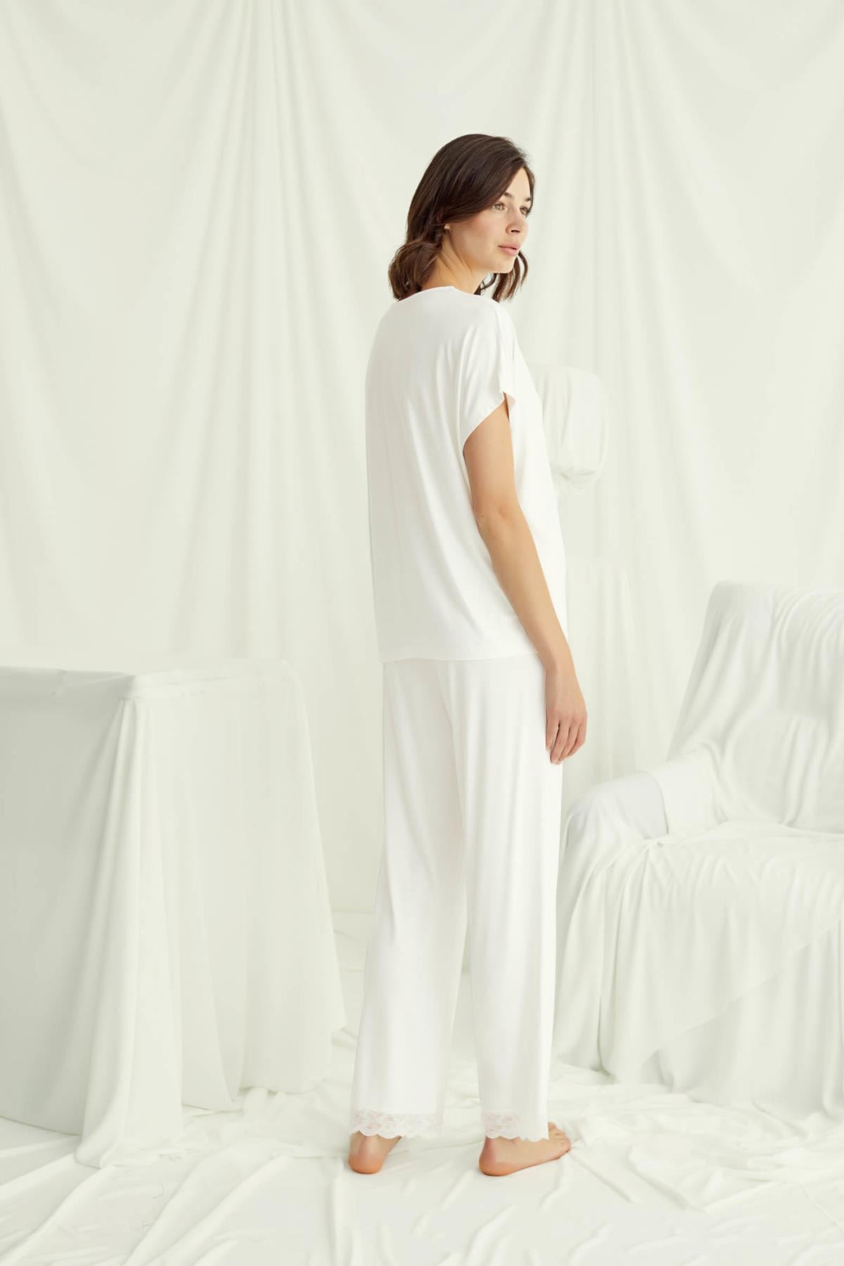 Yeni Sezon Kadın Ekru Dantel Detaylı Özel Tasarım Pijama Takımı - 18513